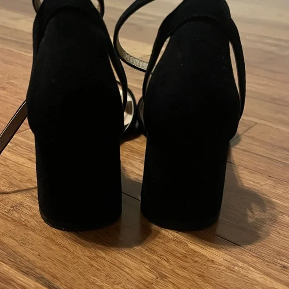Elegant Black Strappy Women's Sandals - Picture 2 of 4